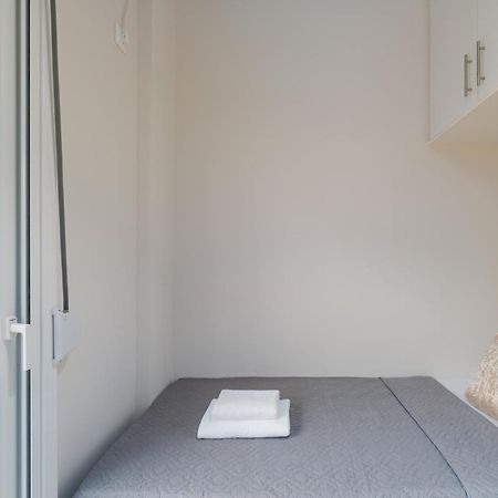 New Center Apartment Near Metro Athena Bagian luar foto