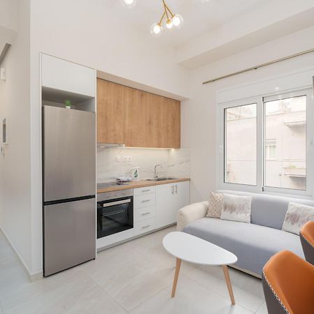 New Center Apartment Near Metro Athena Bagian luar foto