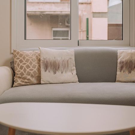 New Center Apartment Near Metro Athena Bagian luar foto