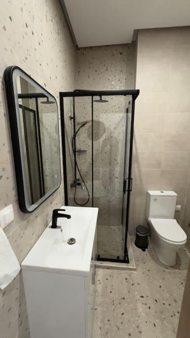 New Center Apartment Near Metro Athena Bagian luar foto