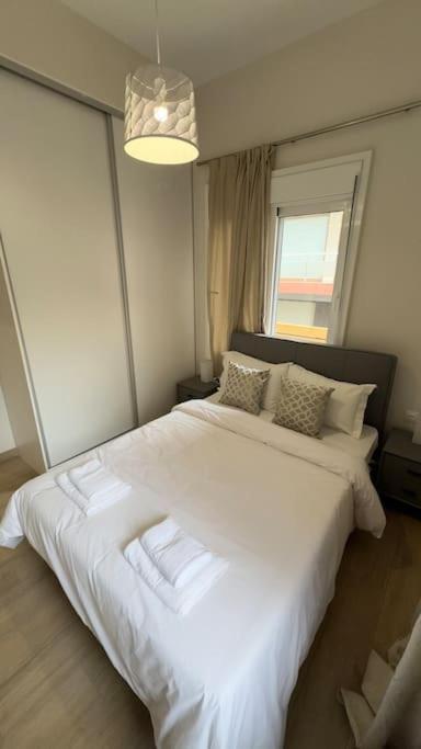 New Center Apartment Near Metro Athena Bagian luar foto