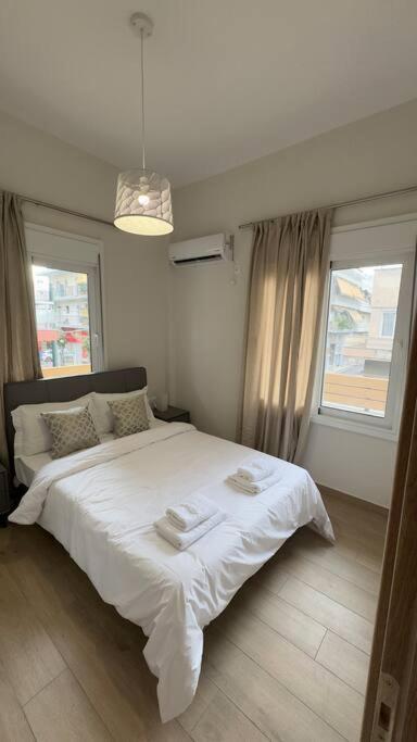 New Center Apartment Near Metro Athena Bagian luar foto