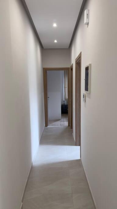 New Center Apartment Near Metro Athena Bagian luar foto