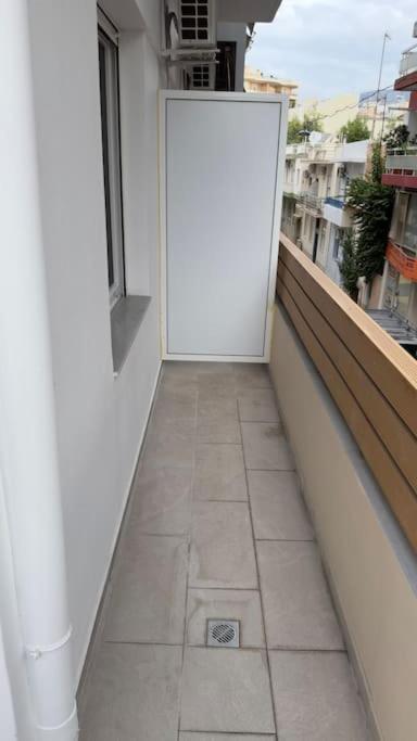 New Center Apartment Near Metro Athena Bagian luar foto