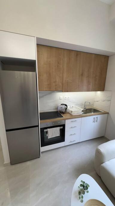 New Center Apartment Near Metro Athena Bagian luar foto