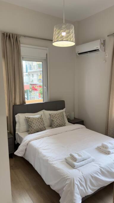 New Center Apartment Near Metro Athena Bagian luar foto