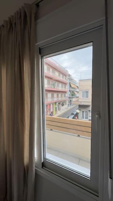 New Center Apartment Near Metro Athena Bagian luar foto