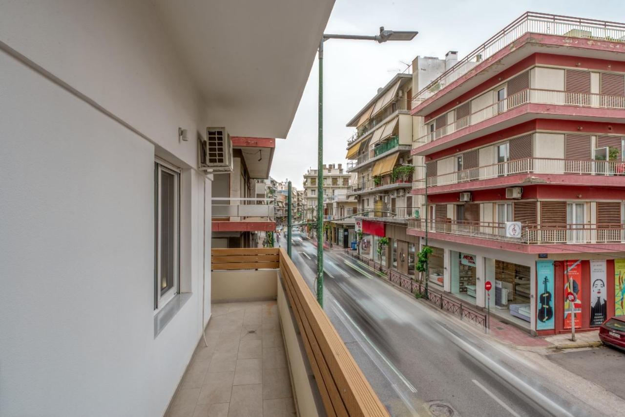 New Center Apartment Near Metro Athena Bagian luar foto