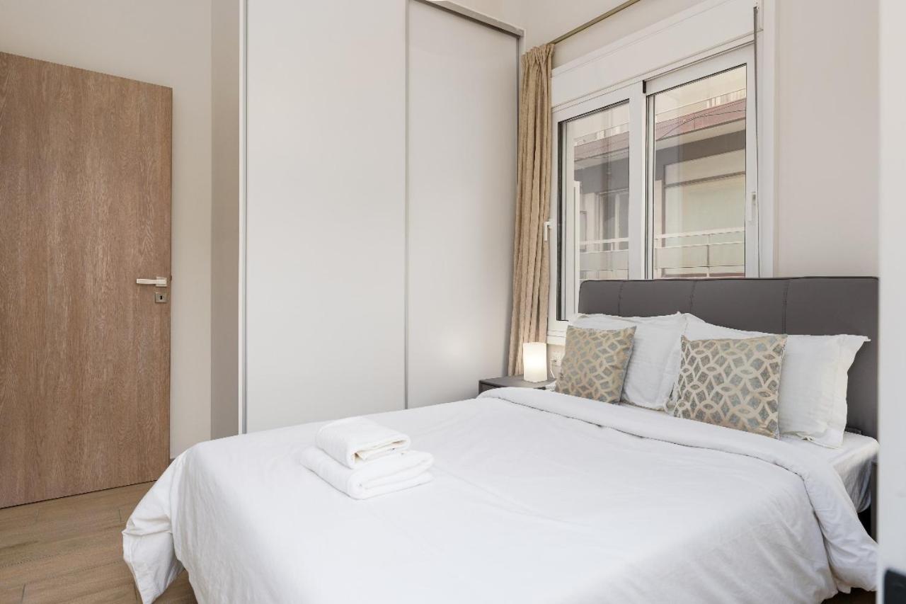 New Center Apartment Near Metro Athena Bagian luar foto