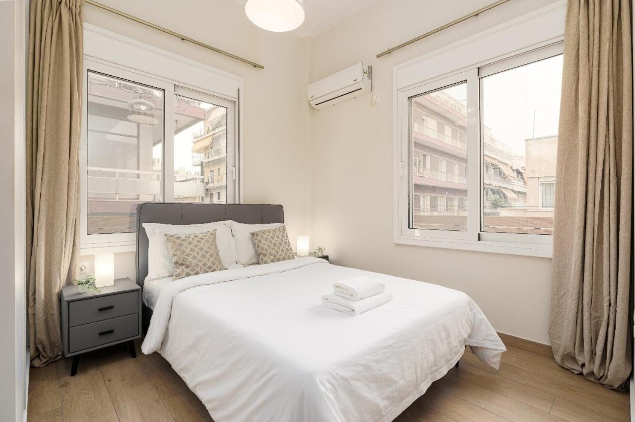New Center Apartment Near Metro Athena Bagian luar foto