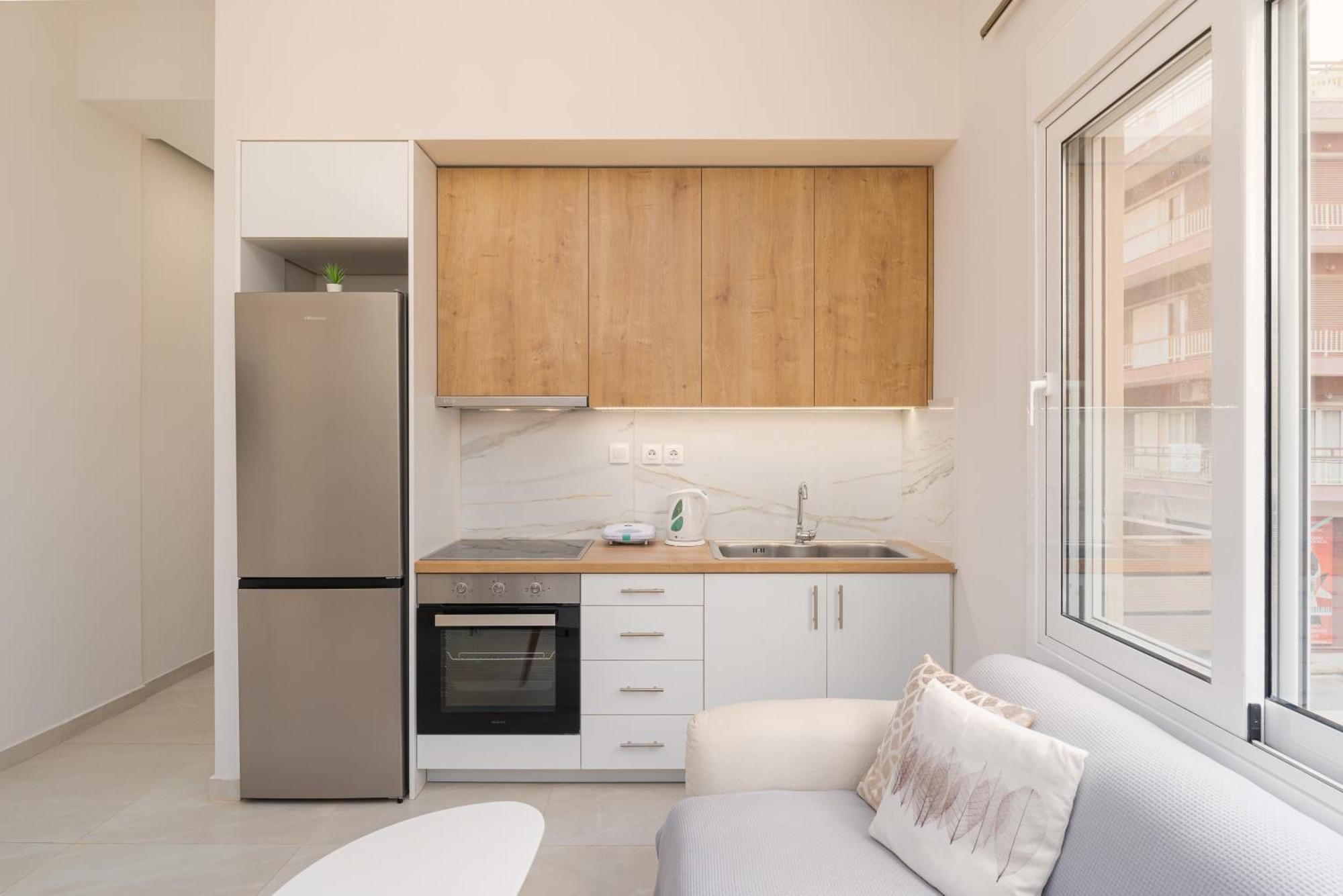 New Center Apartment Near Metro Athena Bagian luar foto