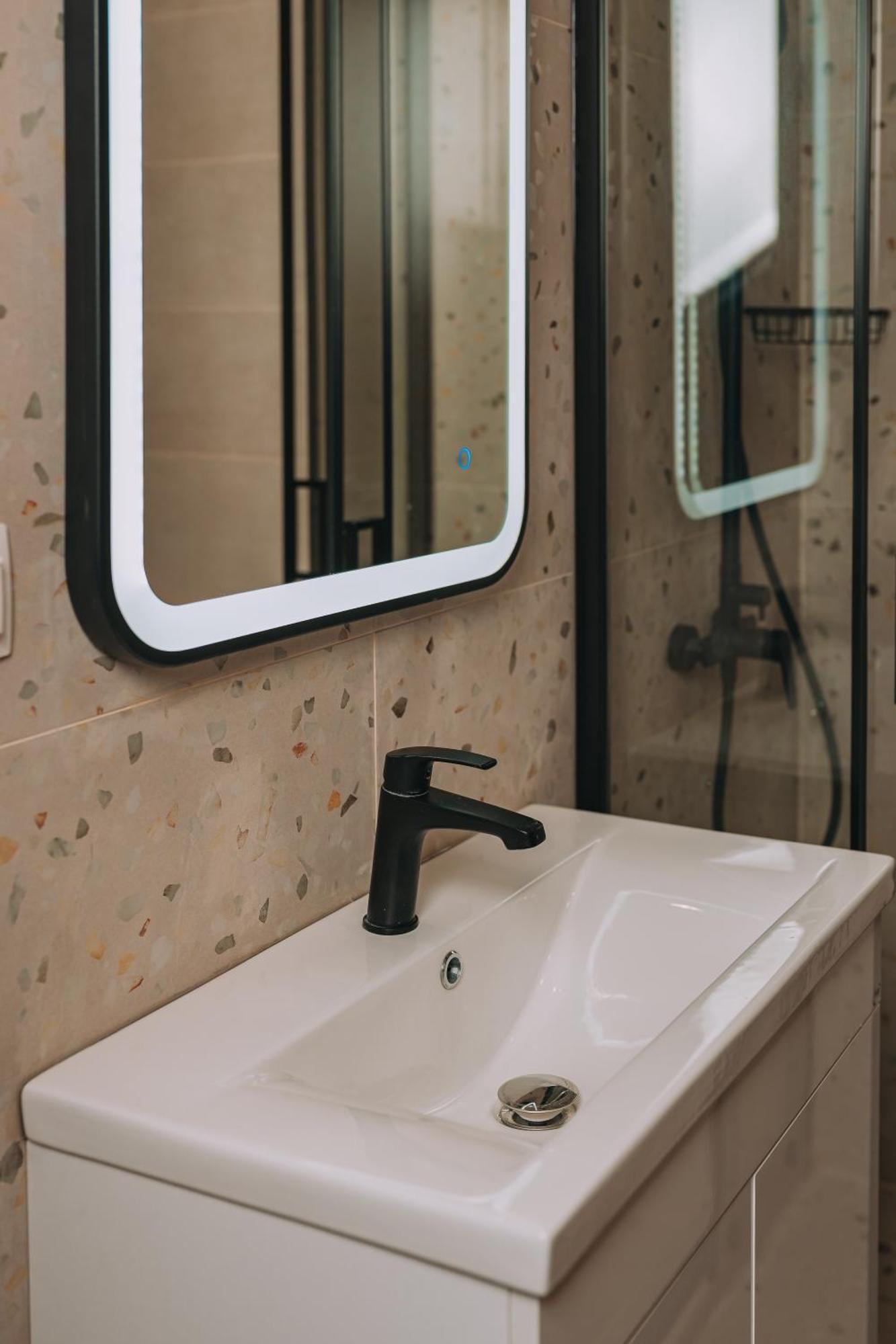 New Center Apartment Near Metro Athena Bagian luar foto