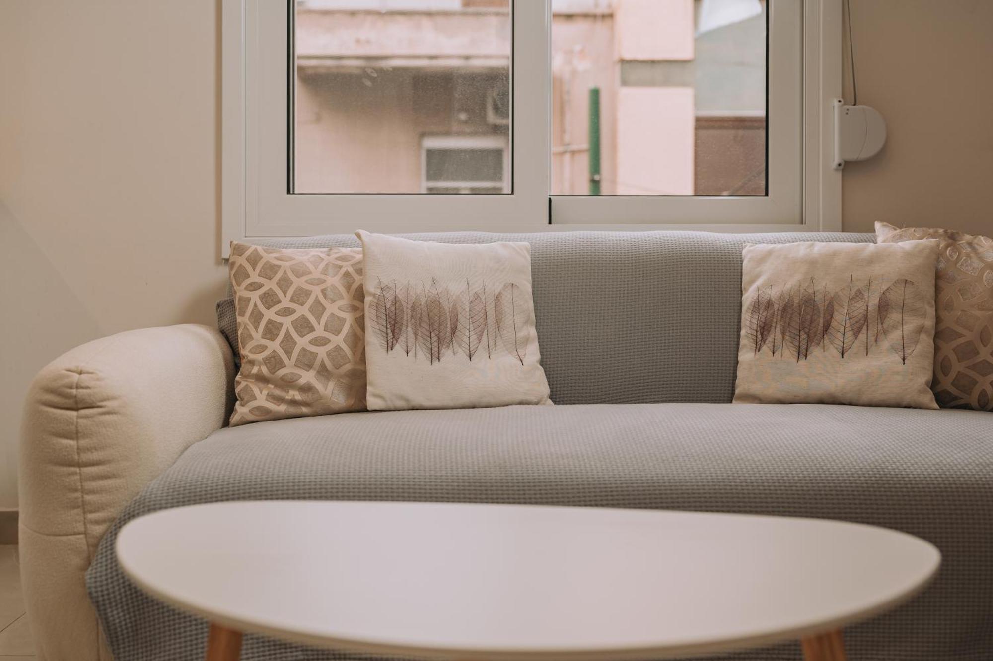 New Center Apartment Near Metro Athena Bagian luar foto